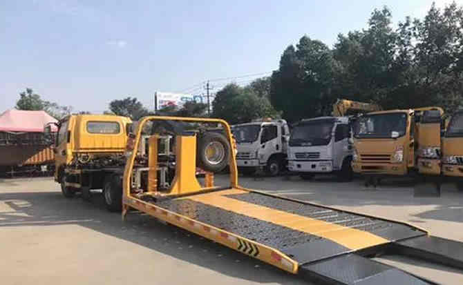 云龙汽车中途维修案例